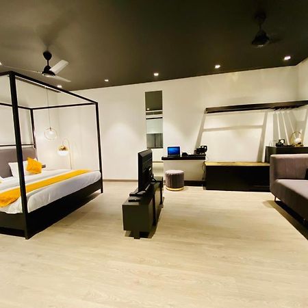 Madhav'S Lap Of Luxury Hotel Moradabad Exterior foto